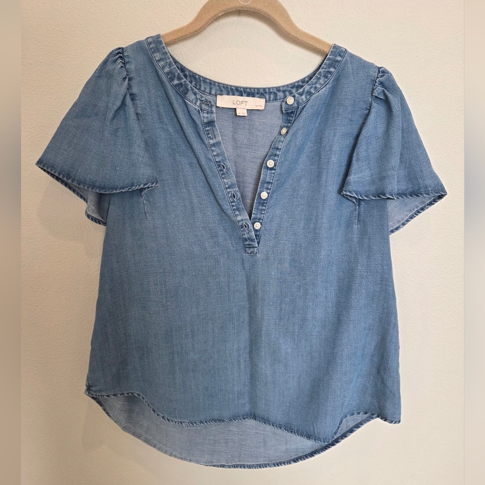 LOFT Blue Chambray V-Neck Button-Front Top Medium Petite